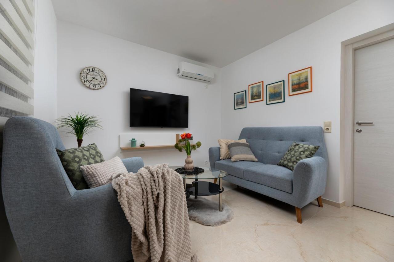 Apartman "Ela" Njivice Buitenkant foto