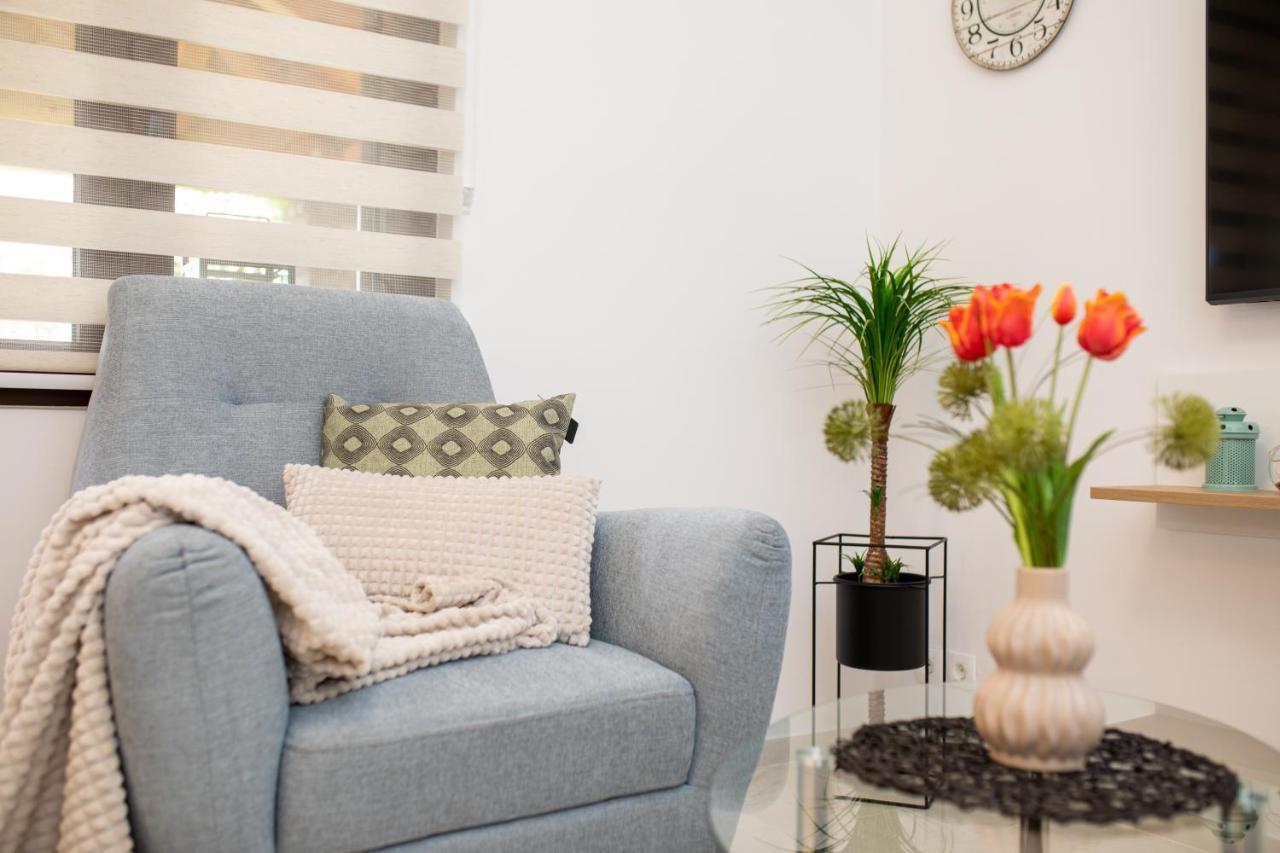 Apartman "Ela" Njivice Buitenkant foto