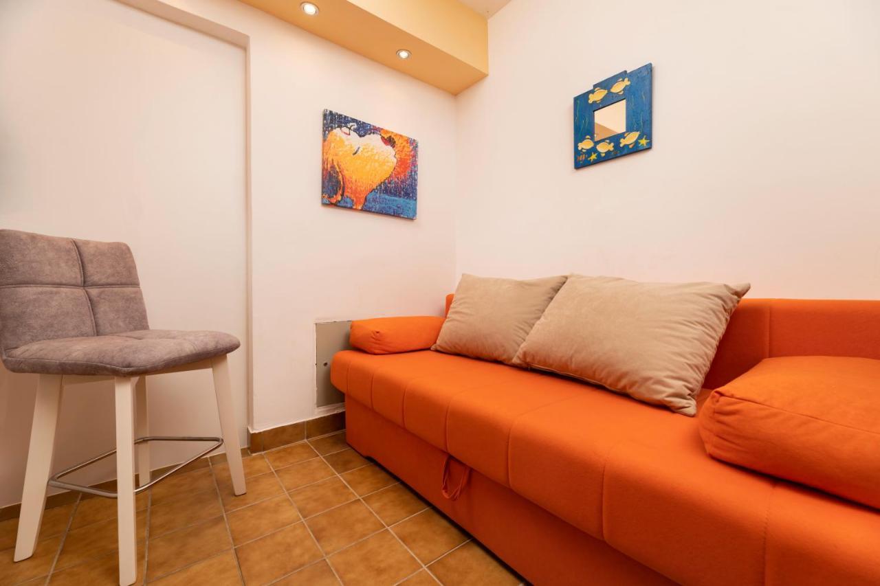 Apartman "Ela" Njivice Buitenkant foto