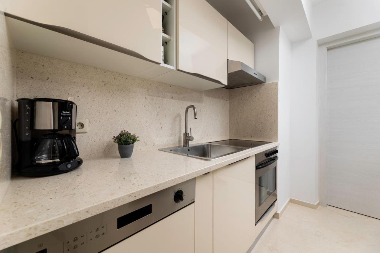Apartman "Ela" Njivice Buitenkant foto