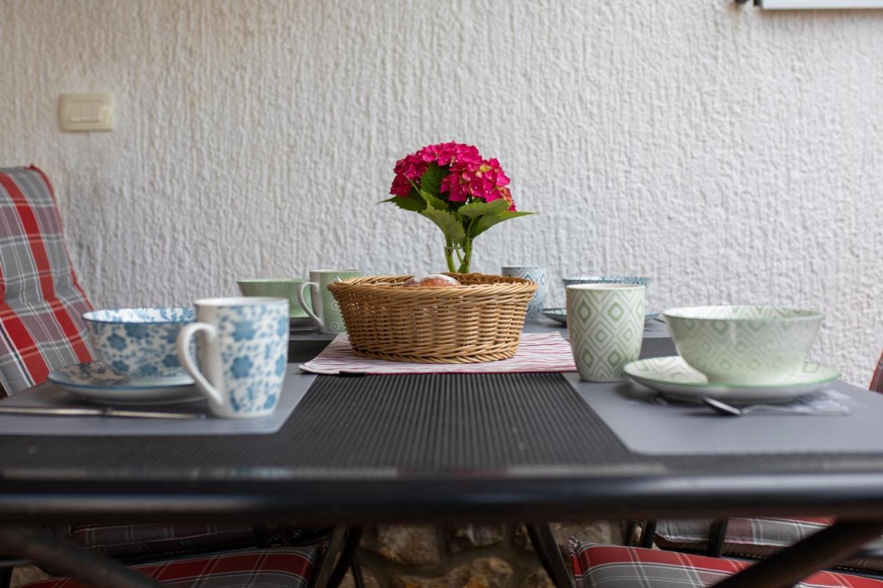 Apartman "Ela" Njivice Buitenkant foto