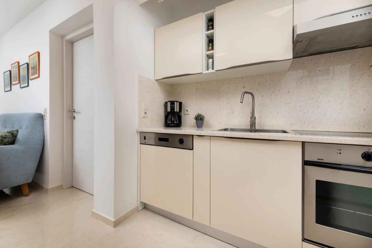 Apartman "Ela" Njivice Buitenkant foto