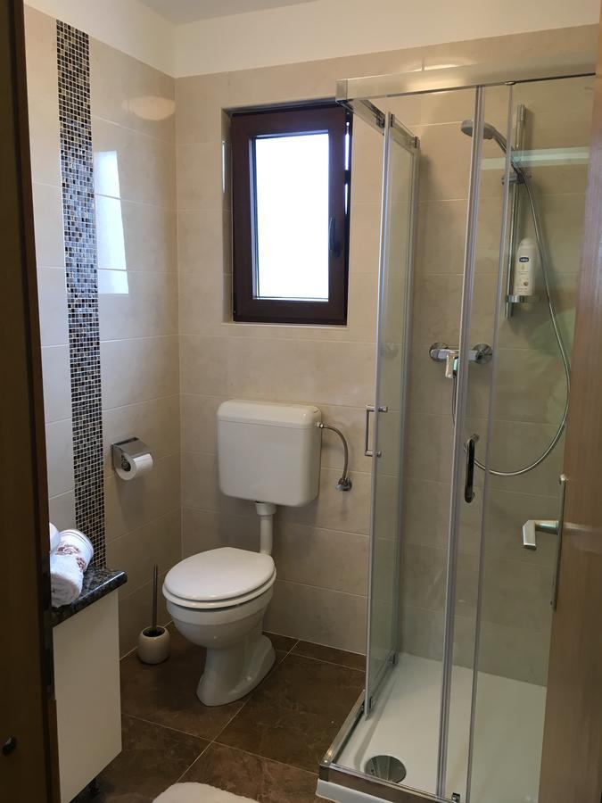 Apartman "Ela" Njivice Buitenkant foto