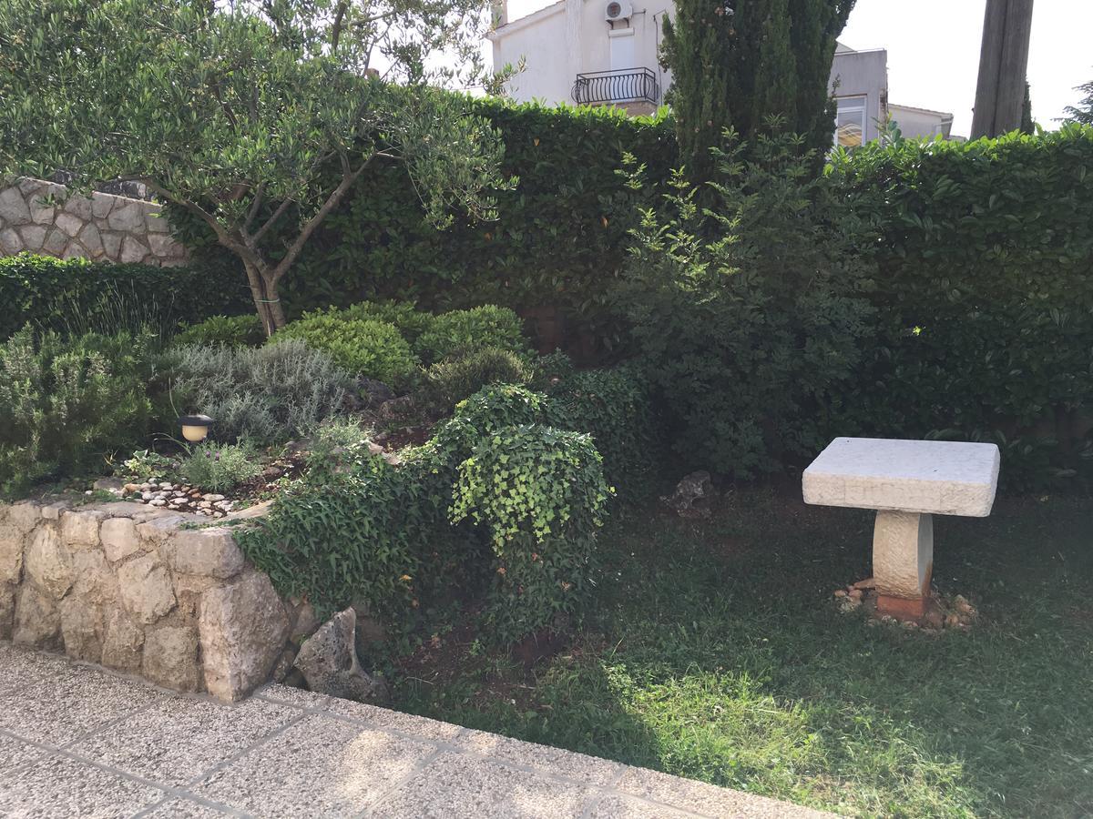 Apartman "Ela" Njivice Buitenkant foto