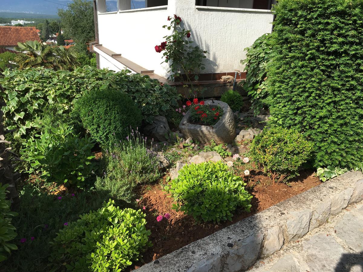 Apartman "Ela" Njivice Buitenkant foto